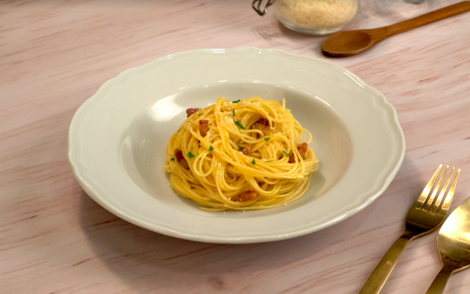 Bodegón de espaguetis a la carbonara sin producto